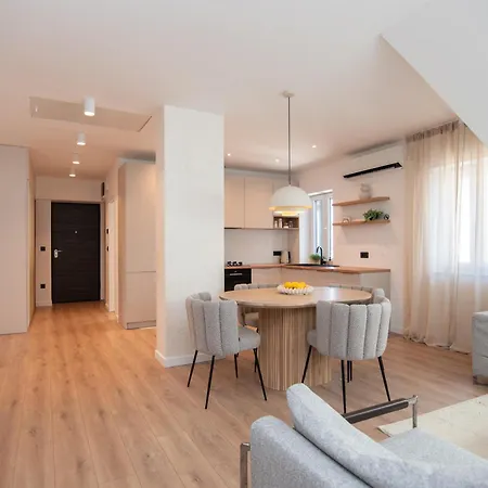 Brand New & Stylish Beachfront Next To Bacvice 아파트