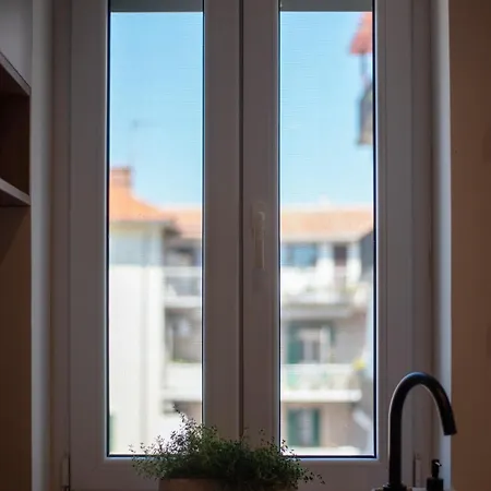 Brand New & Stylish Beachfront Next To Bacvice Apartamento