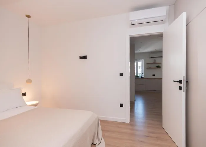 Brand New & Stylish Beachfront Next To Bacvice Lejlighed *