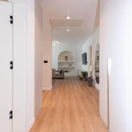 Apartment Brand New & Stylish Beachfront Next To Bacvice