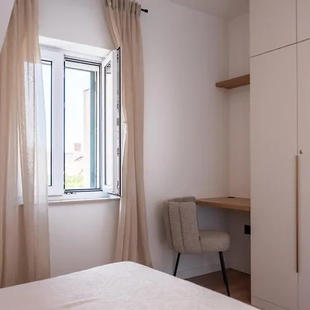 Brand New & Stylish Beachfront Next To Bacvice Apartment Split