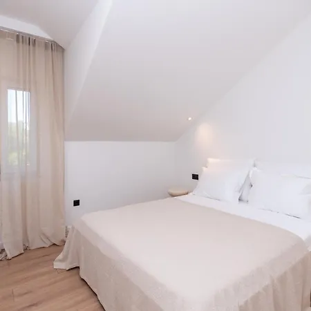 Apartment Brand New & Stylish Beachfront Next To Bacvice Split