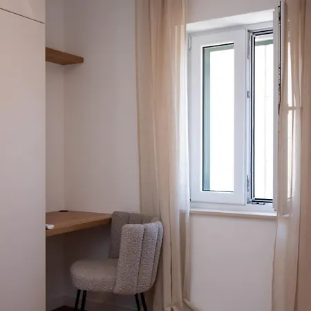 Brand New & Stylish Beachfront Next To Bacvice Apartment
